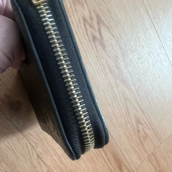GORGEOUS Louis Vuitton Black Monogram Embossed Zip Wallet with Gold Hardware - Picture 6 of 14